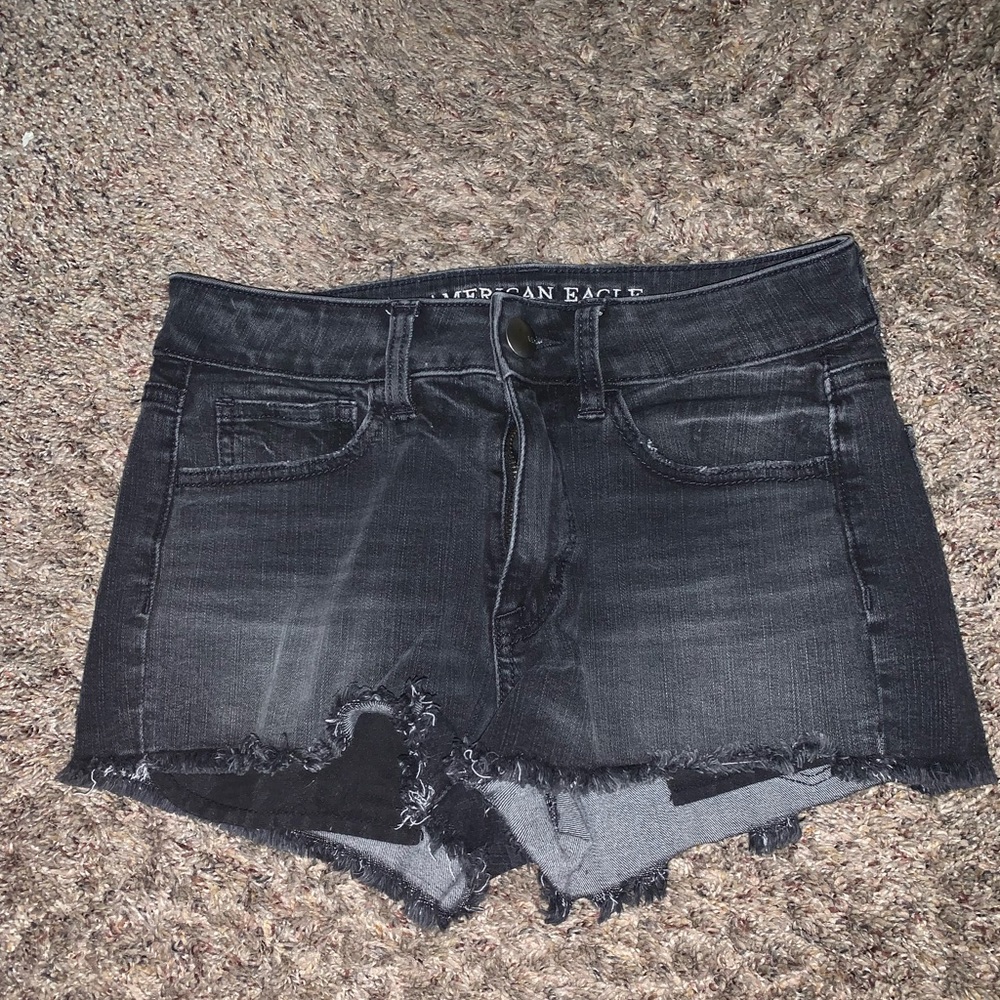 AMERICAN EAGLE WOMENS SHORTS/ SIZE 2/ BLACK. HIGH RISE SHORTIE